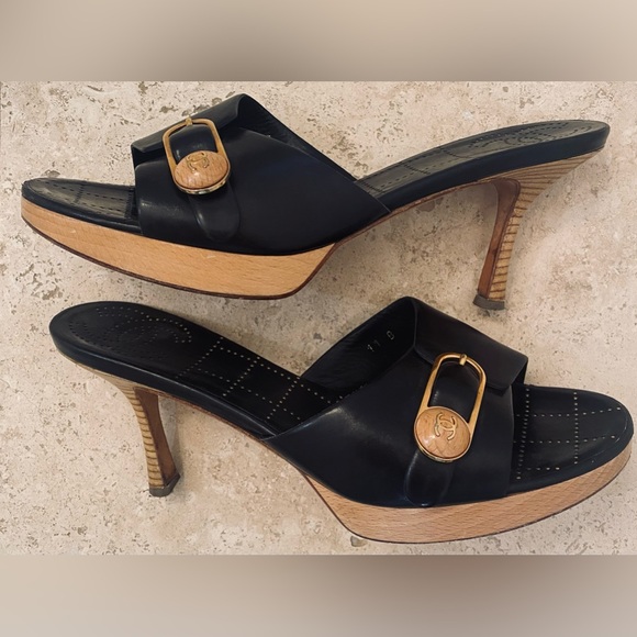 CHANEL PLATFORM BLACK LEATHER STACKED HEEL SLIDES IN BLACK/NATURAL - Picture 2 of 8